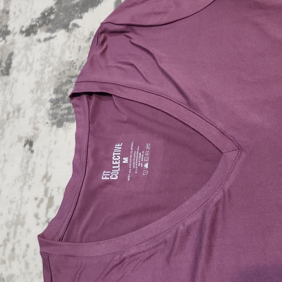 V-neck T-shirt - Picture 2 of 4